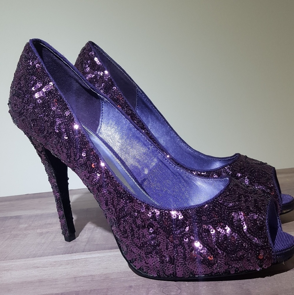 Stunning sequin heels!